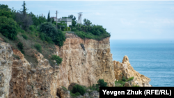 Между мысами Лермонтова и Фиолент: обвалы и палатки в оползнеопасной зоне (фотогалерея)