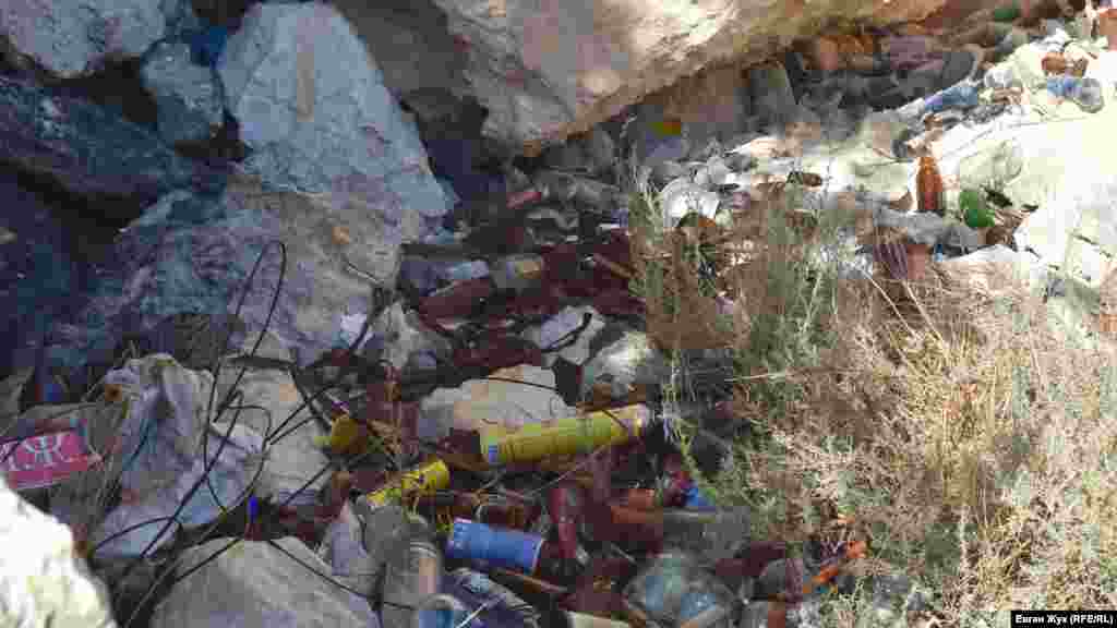 Не все «дикие» туристы убирают за собой мусор