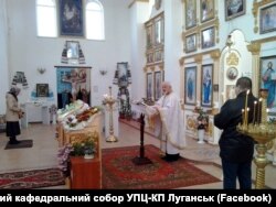 Отець Анатолій за службою. Жовтень 2017 року