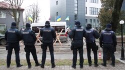 NewsOne продовжують блокувати (відео) NewsOne продовжують блокувати (відео)