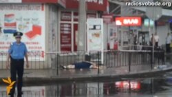 Погибшая женщина около ж/д вокзала Донецка Погибшая женщина около ж/д вокзала Донецка