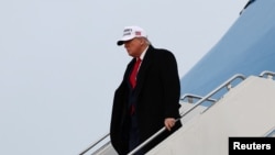 «Багато чого було досягнуто, але через те, що відбувається на Близькому Сході, президент Трамп поїде сьогодні ввечері після вечері з главами держав», – заявила речниця Білого дому 