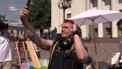 «Депутати, працювати!» – активісти закликали депутатів не йти на літні канікули (відео) «Депутати, працювати!» – активісти закликали депутатів не йти на літні канікули (відео)