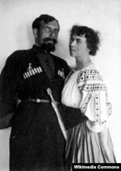 Олександра Коллонтай та її чоловік Павло Дибенко. 1919 рік