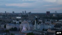 Вид на Київ під час часткового відключення електроенергії, Україна, 5 червня 2024 року 