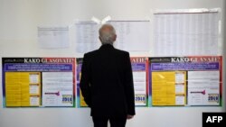 Krajnji rok za izmjene izbornog zakonodavstva je maj 2022. godine kad se očekuje raspisivanje općih izbora u BiH. (Fotografija sa biračkog mjesta u Sarajevu na općim izborima u BiH 2018. godine)