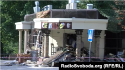 Руїни кафе «Сепар» в центрі Донецька