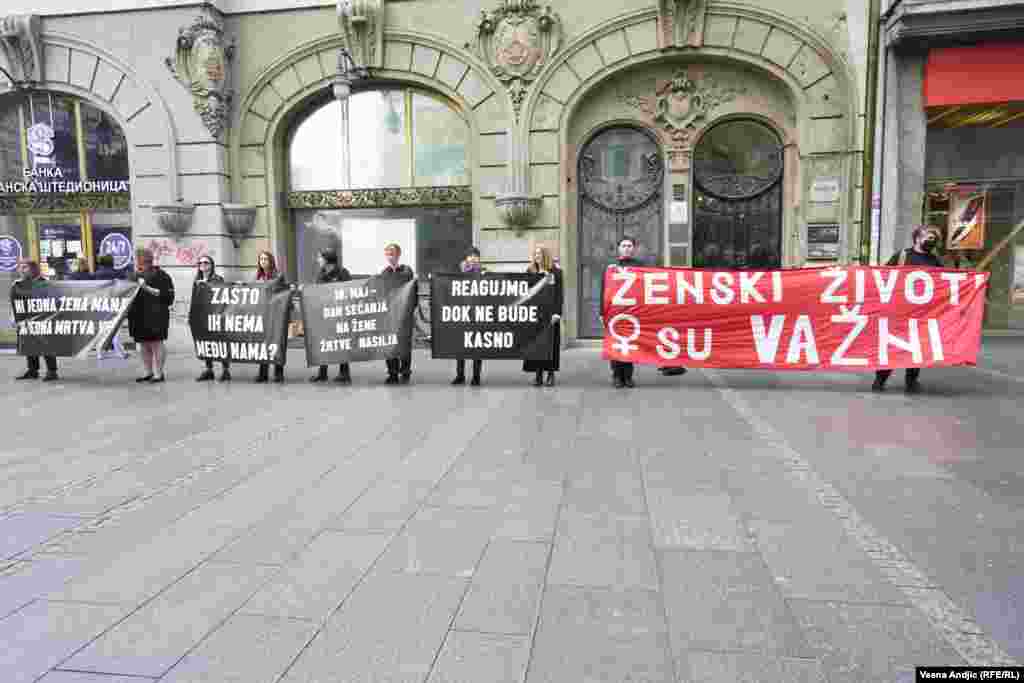 Reč je o femicidu, ubistvima motivisanim mržnjom prema ženama. Prosečno oko četvrtina ubijenih žena prijavljivalo je institucijama nasilje pre toga. 