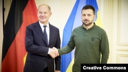 Президент України Володимир Зеленський і канцлер Німеччини Олаф Шольц (ліворуч). Нью-Йорк, США, 23 вересня 2024 року