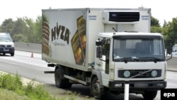 Грузовик, в котором были найдены тела 71 мигранта