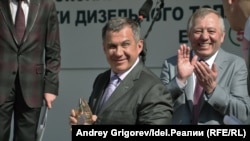 Рустам Минниханов и Альберт Шигабутдинов, лето 2012 года: "ТАИФ-НК" запускает в коммерческую эксплуатацию производство дизтоплива стандарта Euro-5. Нефтепереработку сделка с СИБУРом, судя по всему, не затрагивает. Но что будет с заводом дальше, вопрос пока открытый.