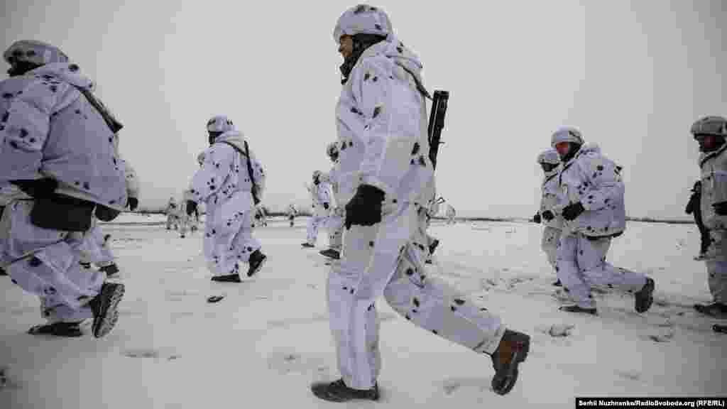 Команда «до бою» звучить у раціях бійців