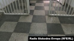 Što se tiče zatvora, kako piše u saopštenju, vlasti BiH, dale su informacije o mjerama koje su preduzete, između ostalog, radi poboljšanja materijalnih uslova i režima i jačanja osoblja.