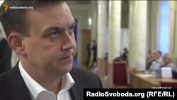 Депутат Костянтин Павлов відкидає запитання про можливе лобіювання інтересів компаній Ріната Ахметова у його депутатських запитах