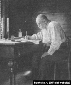 Володимир Гіляровський за роботою