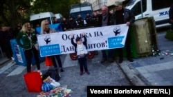 Протестиращи пред сградата на МВР