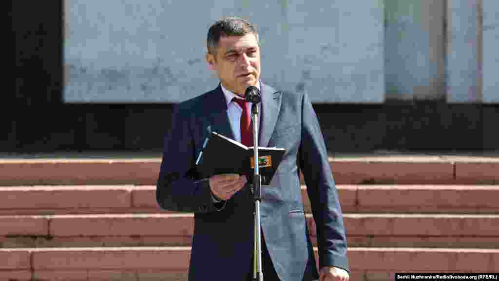 Виступаючи перед присутніми, заступник міністра з питань тимчасово окупованих територій і внутрішньо переміщених осіб Юсуф Куркчі наголосив: «Вірю, що скоро український державний і військово-морський прапори майорітимуть над Севастополем і Кримом, Луганськом і Донецьком!»