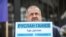 Активісти зібралися на щомісячну акцію громадської організації «КримSOS» вже в 26-те. Вона спрямована на пошук зниклих і звільнення затриманих людей в Криму