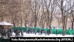 Тітушки на подвір’ї Дніпропетровської обладміністрації, 26 січня 2014 року