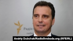 2 вересня Абромавичус офіційно приступив до виконання своїх обов’язків глави «Укроборонпром»