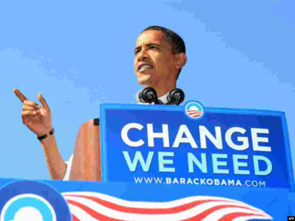 За результатами соціологічних опитувань підтримка Барака Обами вже перевищила 50%. - US - ELECTIONS - OBAMA UNITED STATES, Asheville : Democratic presidential nominee Illinois Sen. Barack Obama speaks during a rally at Asheville High School October 5, 2008 in Asheville, North Carolina. Obama spoke about heath care for the citizens of Western North Carolina. Scott Halleran/Getty Images/AFP