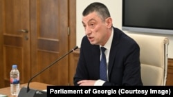 Ґіорґі Ґахарія в соціальній мережі X заявив, що «Грузинська мрія», яка проголосувала за скасування мандатів, діє «як однопартійний режим»