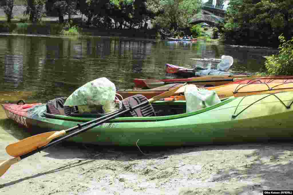 Міжнародний день без пластику – світова ініціатива, до якої долучаються українці. Мета – обійтися хоча б один день без пластику, аби привернути увагу до надмірного споживання виробів, які він містить