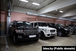 Автівки в гаражі «Белтрансспецавто»