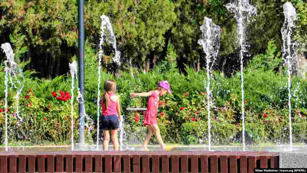 В Крым пришла осень, а с ней – аномальная жара. Синоптики прогнозируют повышение температуры до до +39 градусов