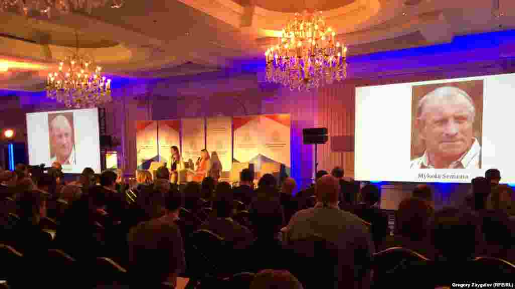 В Брюсселе крымскому журналисту Николаю Семене вручили премию имени Павла Шеремета, 28 ноября Весной в Крыму прошли массовые обыски, в том числе, у независимых журналистов, которых подозревали в сотрудничестве с Крым.Реалии. В отношении автора Радіо Свобода Николая Семены возбудили уголовное дело по подозрению в призывах к нарушению территориальной целостности Российской Федерации. Российское следствие запретило ему покидать полуостров.