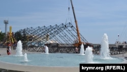 Установка катка на набережной Ялты, 17 июля 2019 год