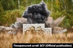 Спецпризначенці відпрацьовують метання гранат. Фото Генерального штабу ЗСУ