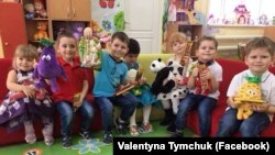 Донбас: діти отримали подарунки від команди Валентини Тимчук