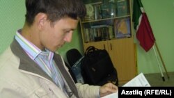 Наил Нәбиуллин үзенә салынган җәза белән таныша. Казан, 28май 2012