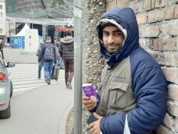 Abdul Rauf svaki dan na glavnim sarajevskim ulicama prodaje papirne maramice