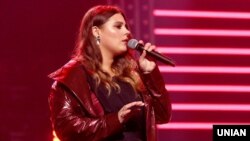 Олександра Зарицька з гурту KAZKA