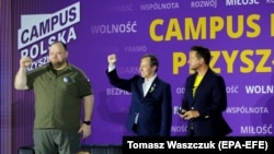 Зліва направо: голова Верховної Ради України Руслан Стефанчук, спікер Сенату Польщі Томаш Гродзький та мер Варшави Рафал Тшасковский під час відвідин «Кампусу польського майбутнього». Ольштин, 28 серпня 2022 року