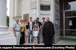 Нащадки Густава Шольца біля Троїцького собору, Суми, 2013 рік