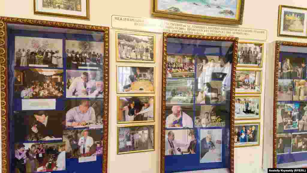 Один из стендов посвящен «Голицынским дням» – международным конкурсам игристых вин, которые регулярно с 2008 года проводились на базе местного завода шампанских вин «Новый Свет». После российской аннексии Крыма на конкурсы приезжают в основном специалисты-виноделы из постсоветских стран