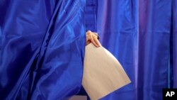 Понад 19 мільйонів румунів, з яких один мільйон проживає за кордоном, мають право голосу в першому турі президентських виборів 4 травня