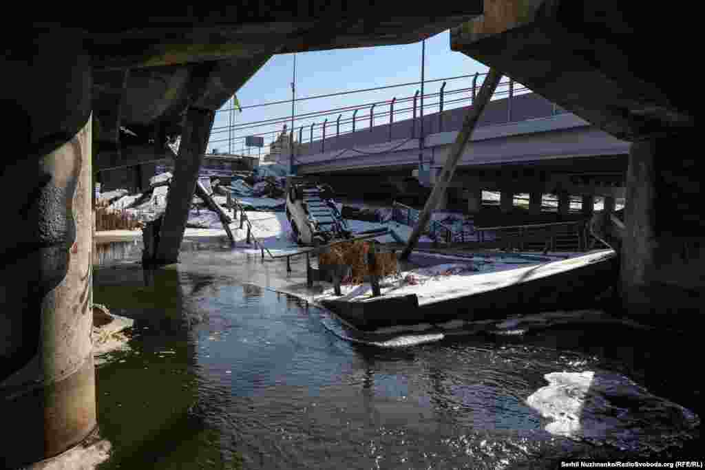 У листопаді 2023 року поруч зі зруйнованим мостом відкрили новий. Руїни старого мосту стали місцем пам'яті. Люди приходять сюди, щоб вшанувати загиблих