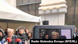 Али Ахмети на собир на ДУИ пред Уставен суд каде има расправа за оценување на уставноста и законитоста на Законот за употреба на јазиците.