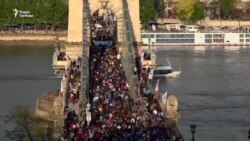 70,000 человек вышли поддержать университет Сороса 70,000 человек вышли поддержать университет Сороса