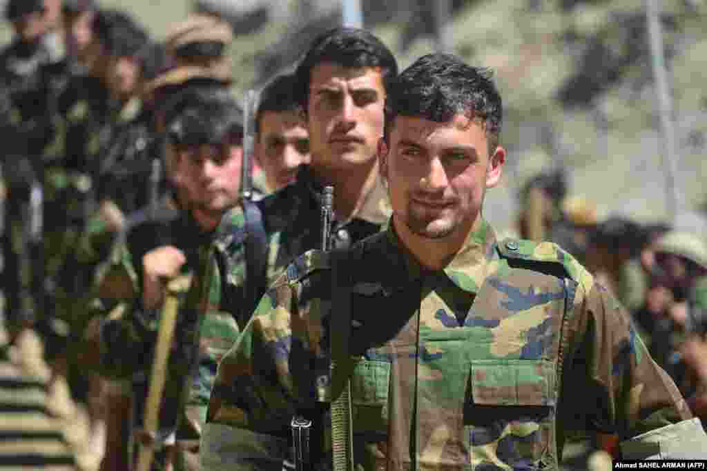 Члени опору беруть участь у навчаннях 24 серпня в районі Абдуллах Хіл округу Дара провінції Панджшер