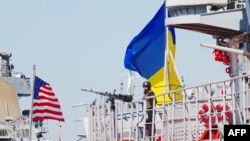 Украинский фрегат "Гетман Сагайдачный" и американский эсминец Donald Cook (DDG-75) в Одессе