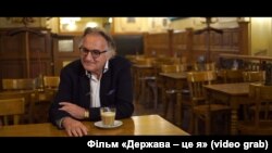 Дипломат Зенон Коваль на зйомках фільму про В’ячеслава Чорновола «Держава – це я». Стоп-кадр