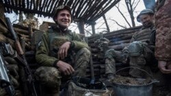 «Тут всегда весело». Как украинские военные реагируют на обстрелы боевиков на Донбассе (видео) «Тут всегда весело». Как украинские военные реагируют на обстрелы боевиков на Донбассе (видео)