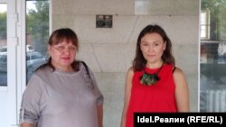 Правозащитница Альмира Жукова и Рамиля Саитова. Архивное фото. 2018 год
