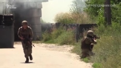 Украина отвела войска от одной из позиций в окрестностях Станицы Луганской (видео) Украина отвела войска от одной из позиций в окрестностях Станицы Луганской (видео)