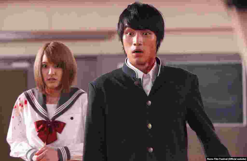 Герои фильма "По божьей воле" оказываются участниками кровавой игры, правила которой диктуют злонамеренные матрешки, гигантская кошка и медведь